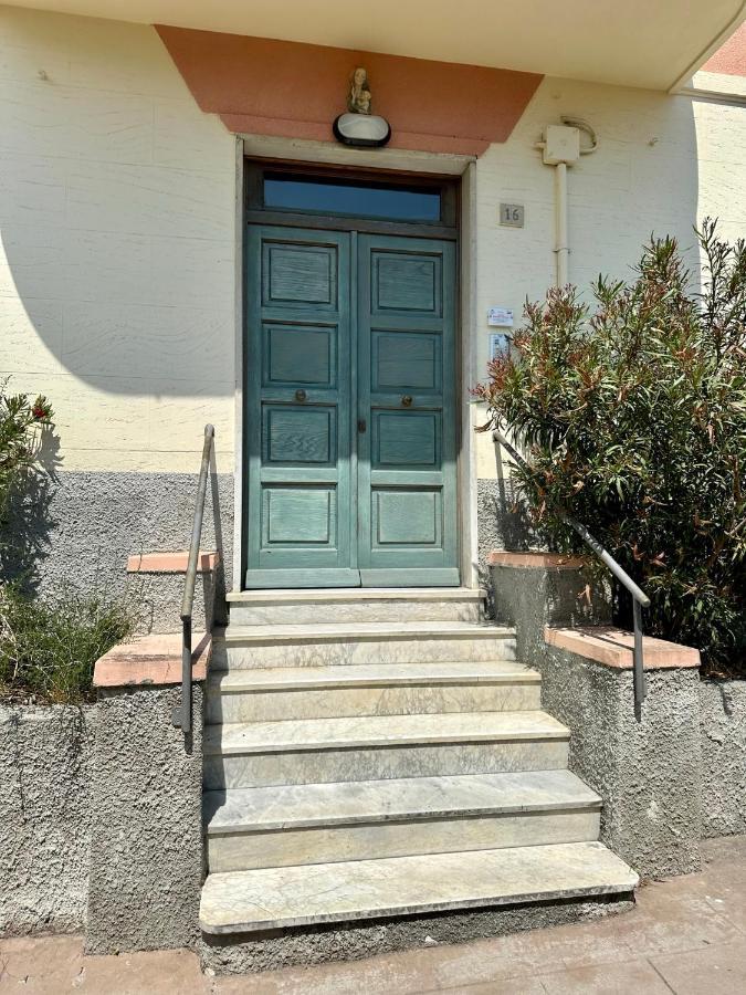 Hostdomus - Casa Ester นอลี ภายนอก รูปภาพ