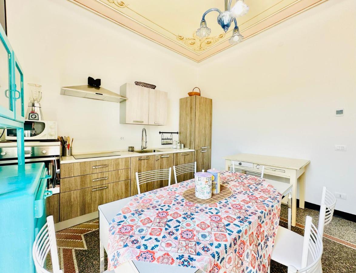 Hostdomus - Casa Ester นอลี ภายนอก รูปภาพ