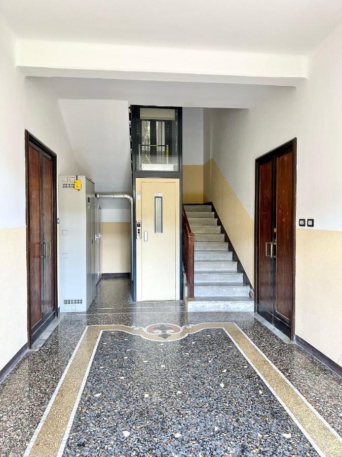 Hostdomus - Casa Ester นอลี ภายนอก รูปภาพ