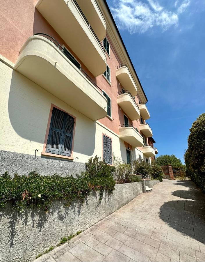 Hostdomus - Casa Ester นอลี ภายนอก รูปภาพ