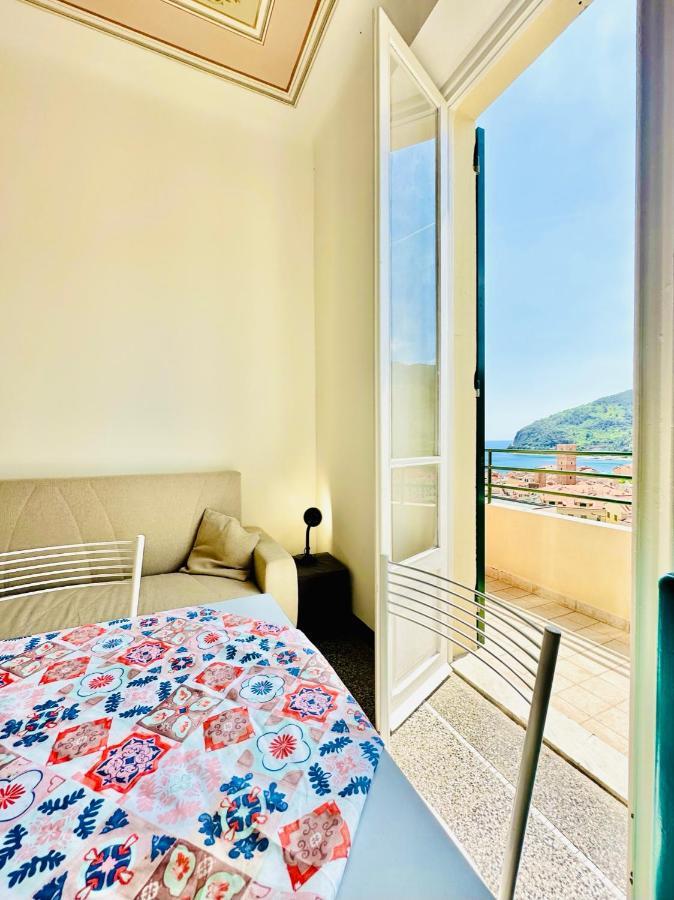 Hostdomus - Casa Ester นอลี ภายนอก รูปภาพ